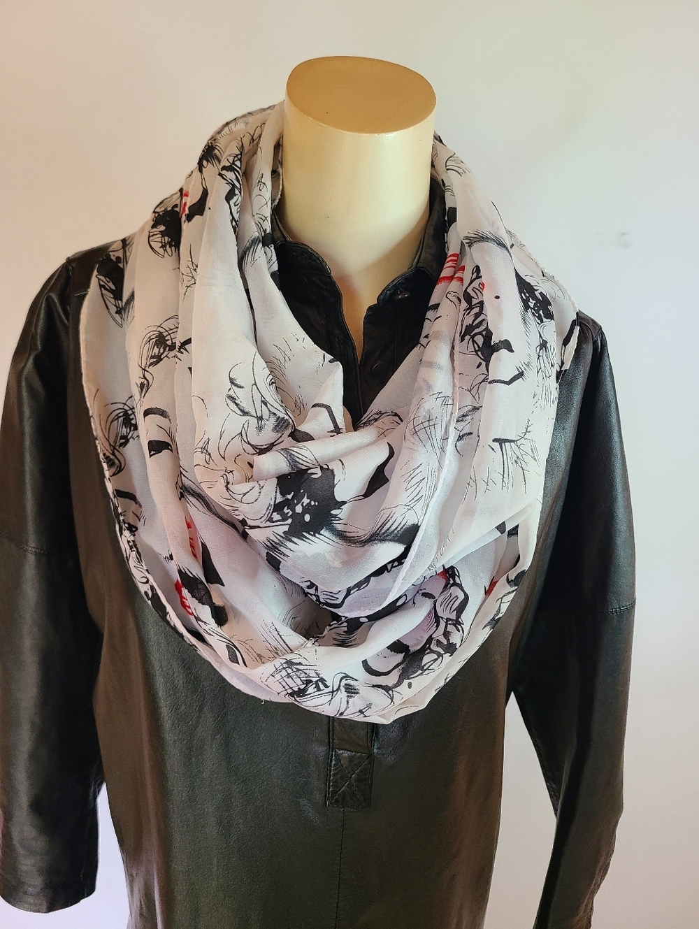 Vintage Style Marilyn Monroe Infinity Scarf Sheer Red Lip Graphic Print Retro